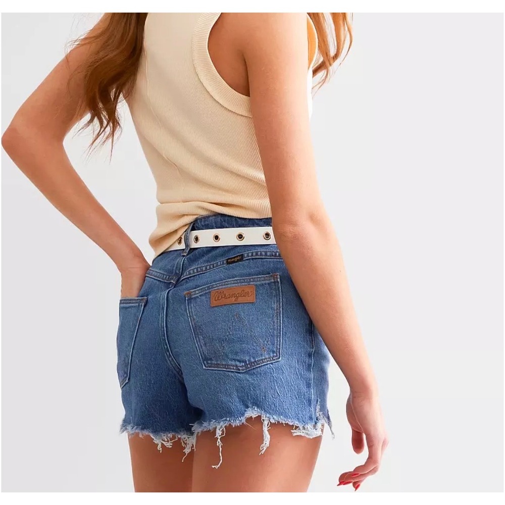 Wrangler Women's Cut-Off Shorts – Mid Rise – Blue Wash – Size 28 – NWT